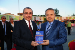 Sancaktepe Kitap Fuarı ünlü isimleri kitapseverler ile buluşturmaya devam ediyor