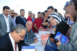 Sancaktepe Kitap Fuarı ünlü isimleri kitapseverler ile buluşturmaya devam ediyor