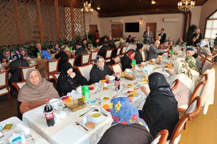 Ümraniye'de Bir Araya Gelen Yaşlılar, Çanakkale Şehitleri İçin Dua Etti